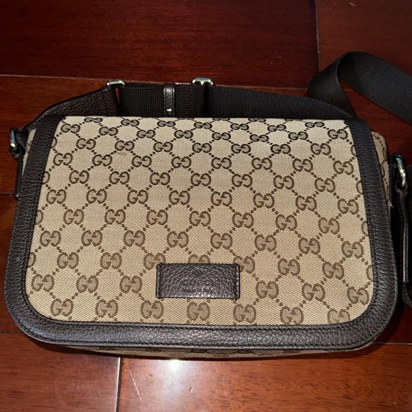Gucci GG Canvas Monogram Messenger Bag - Picture 2 of 7